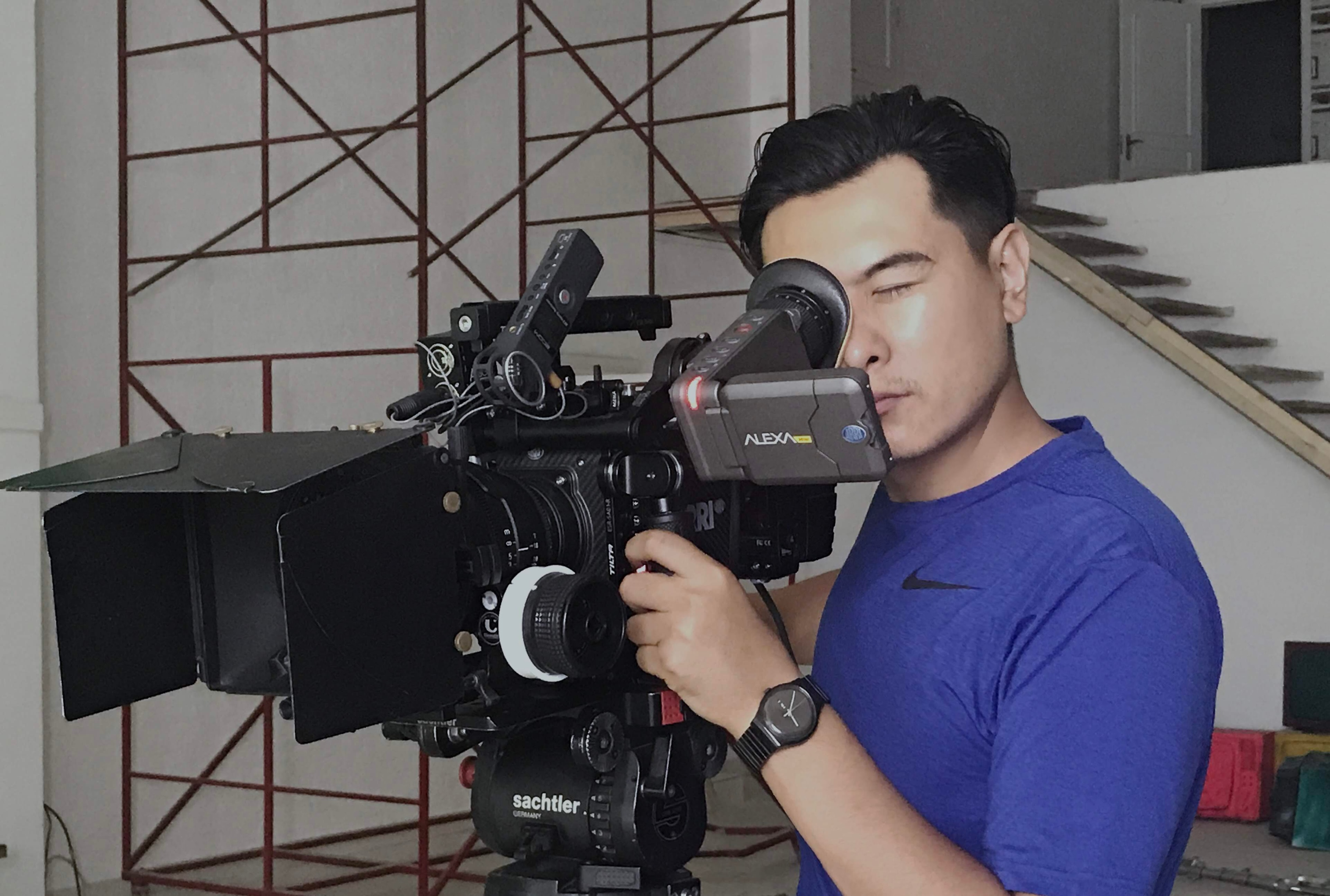 Tim Primkulov at ALEXA Mini eyepiece on set